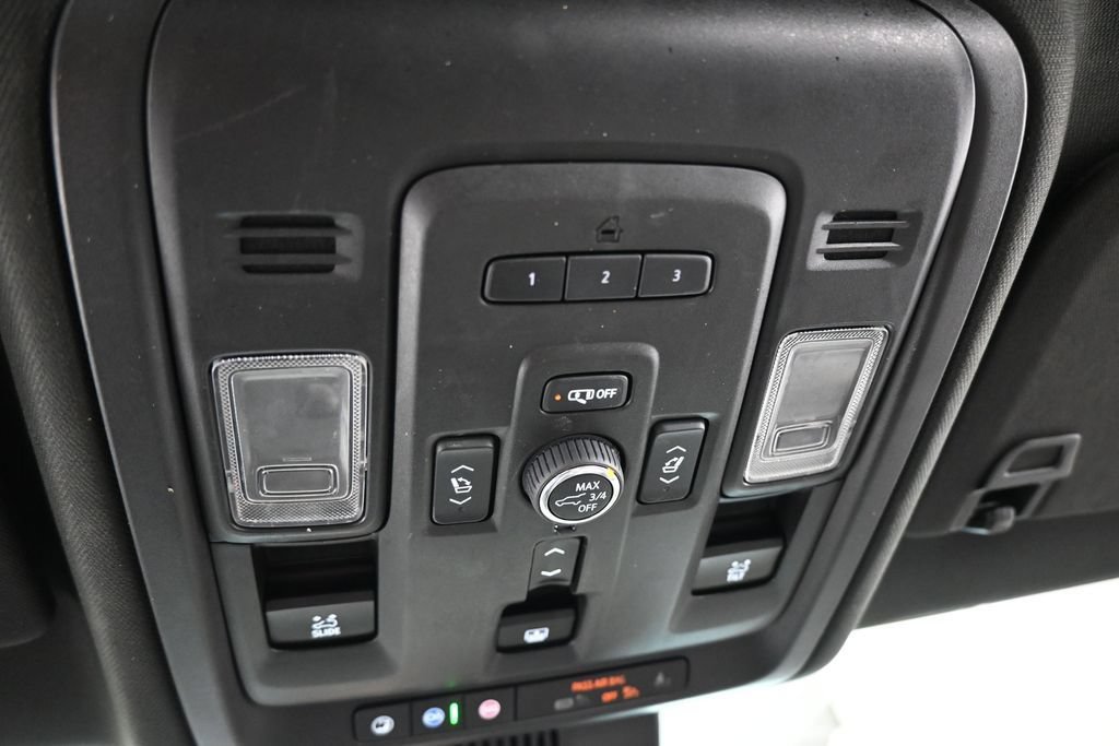 Used 2024 GMC Yukon XL Denali RWD image 39