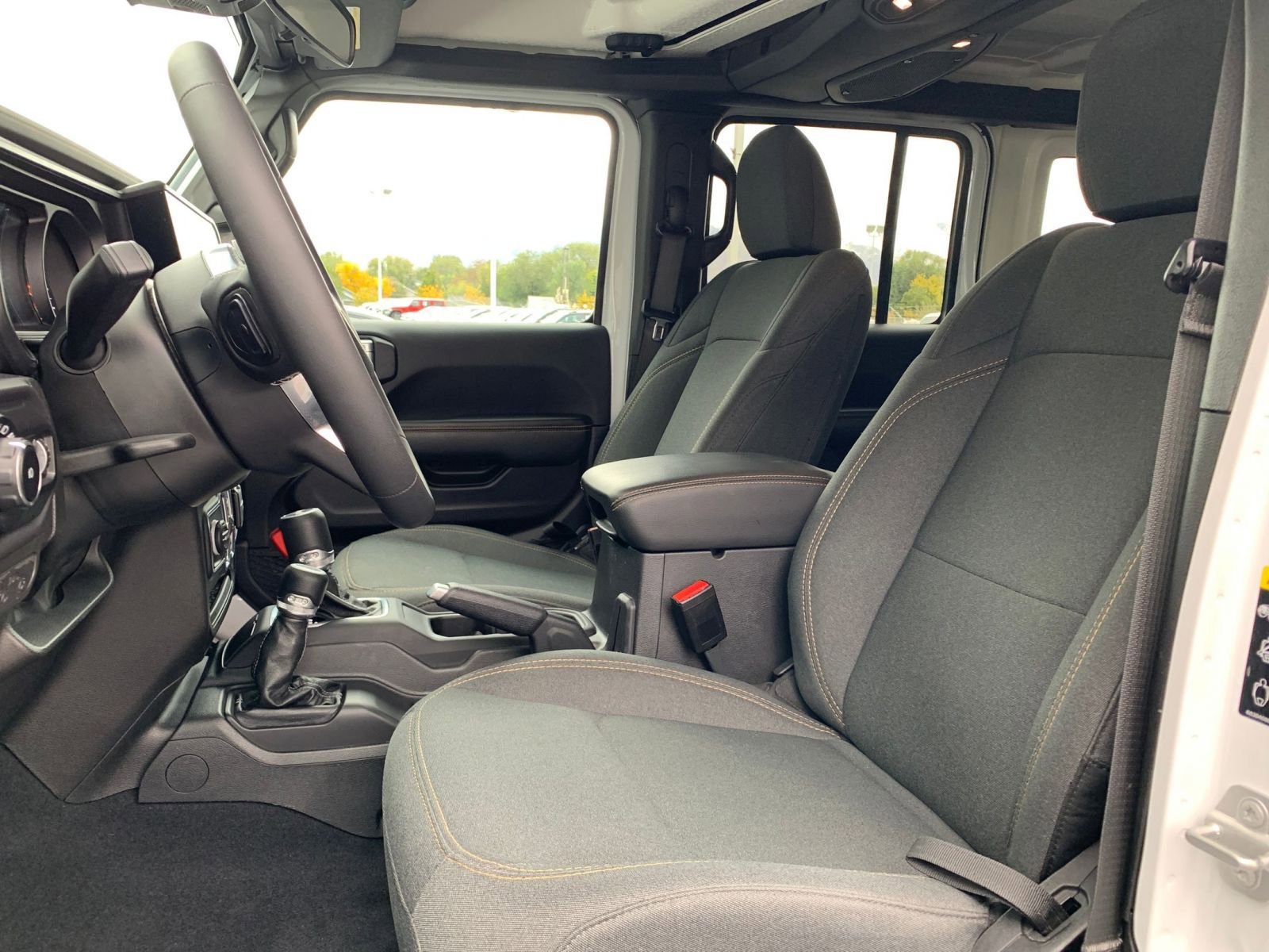 Used 2025 Jeep Wrangler Sahara image 25