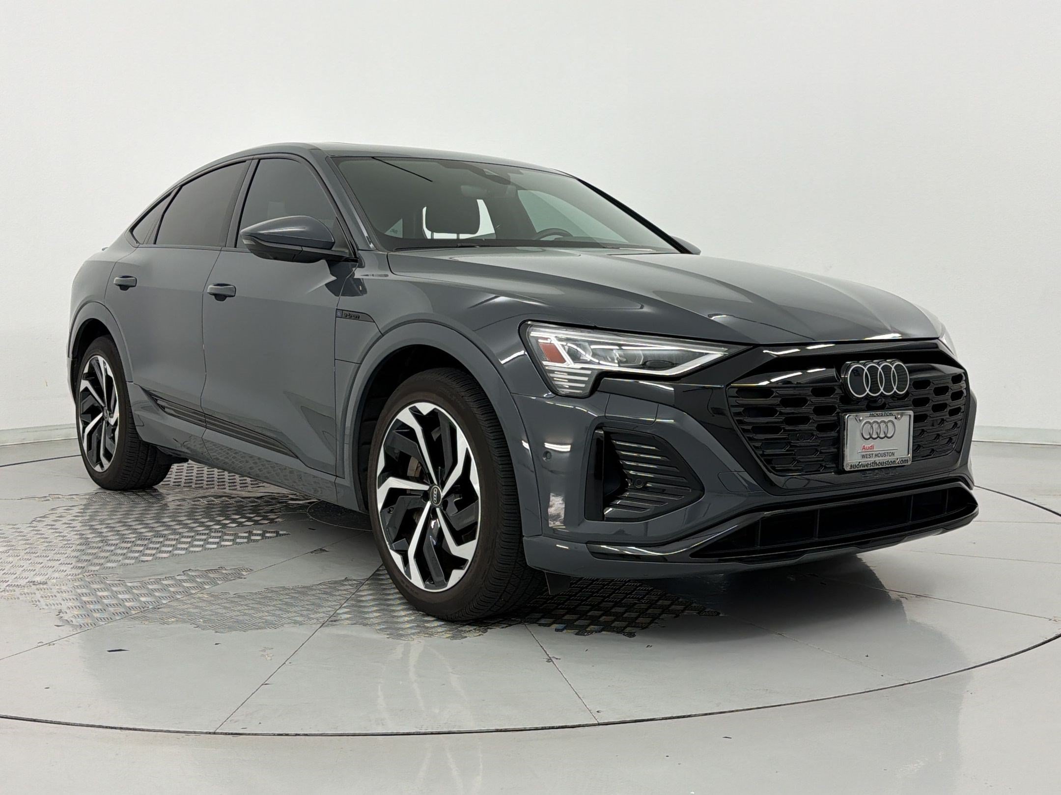 Certified 2024 Audi Q8 e-tron Premium Plus w/ Premium Plus Package AWD/4WD image 7