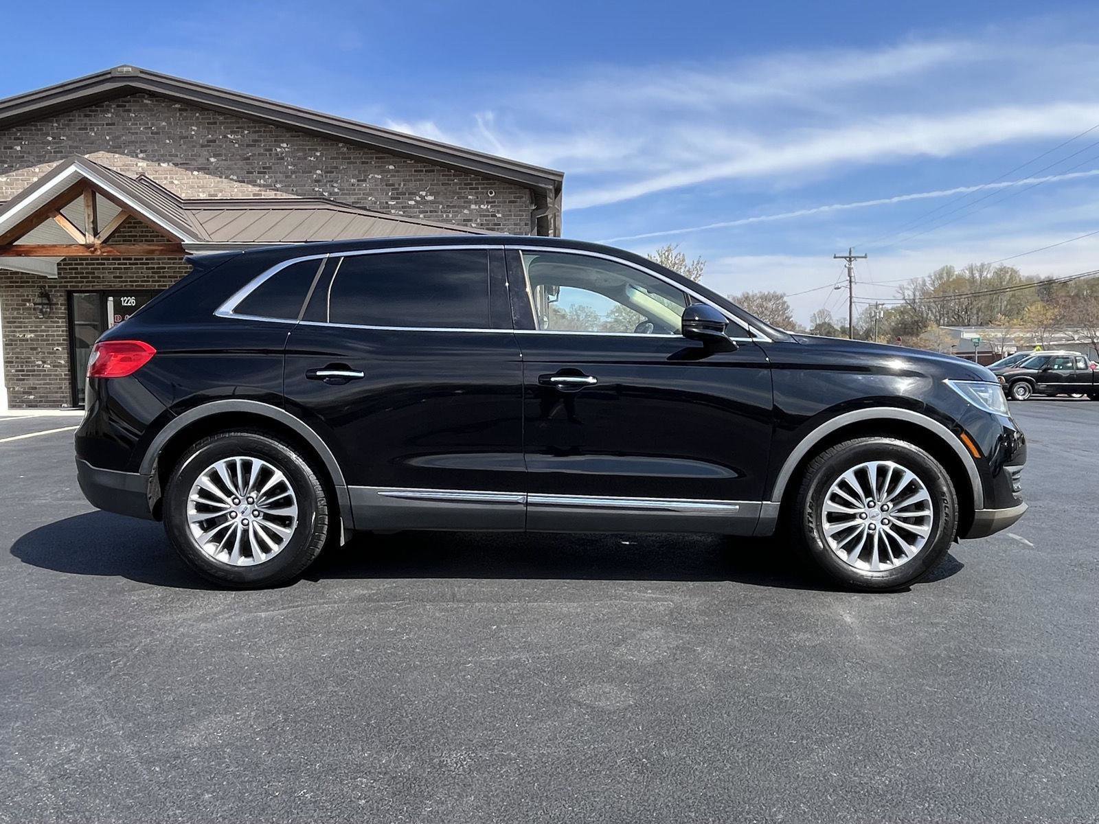 Used 2017 Lincoln MKX Select w/ Select Plus Package image 25
