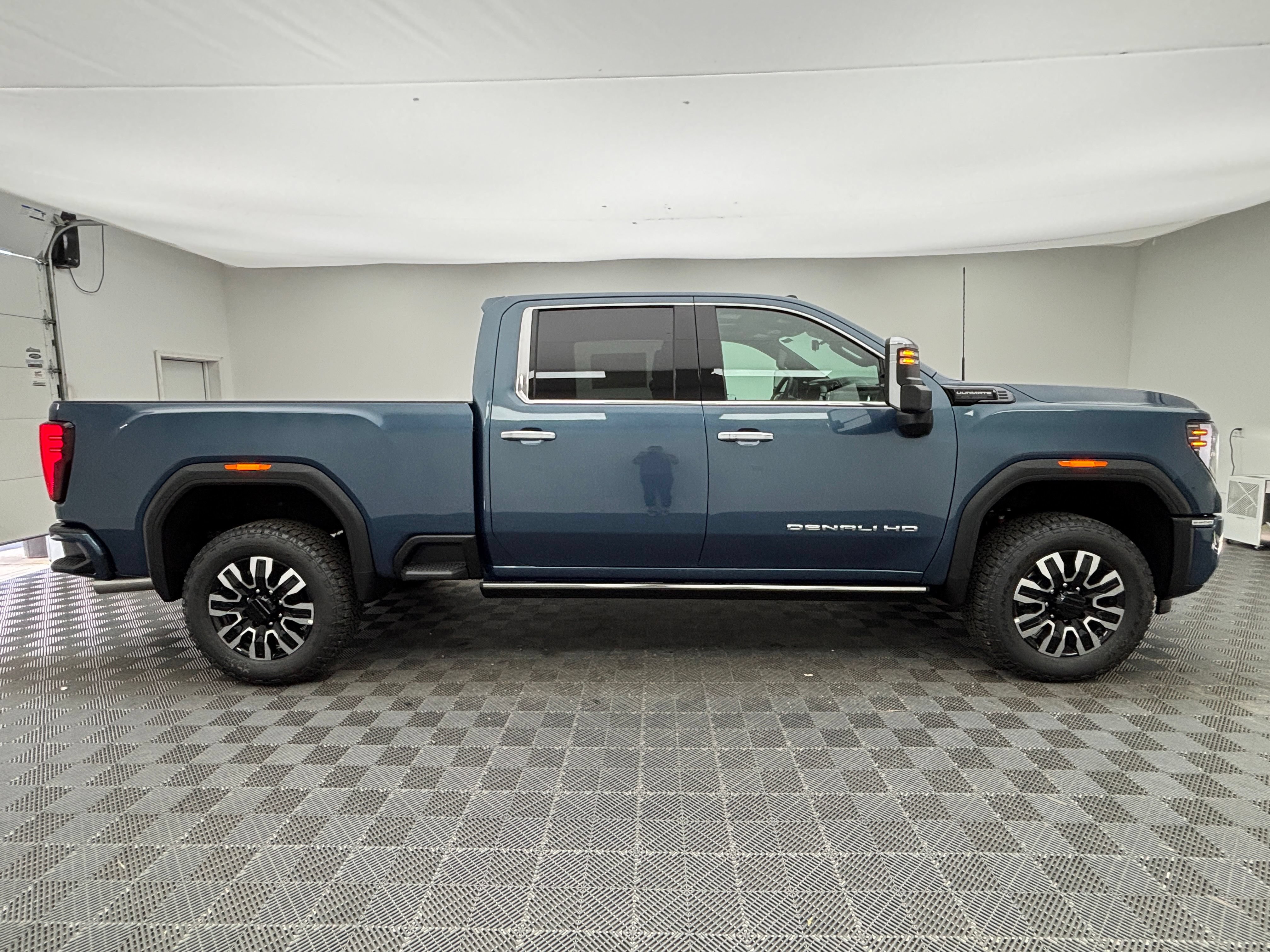 New 2026 GMC Sierra 2500 Denali Ultimate AWD/4WD image 9