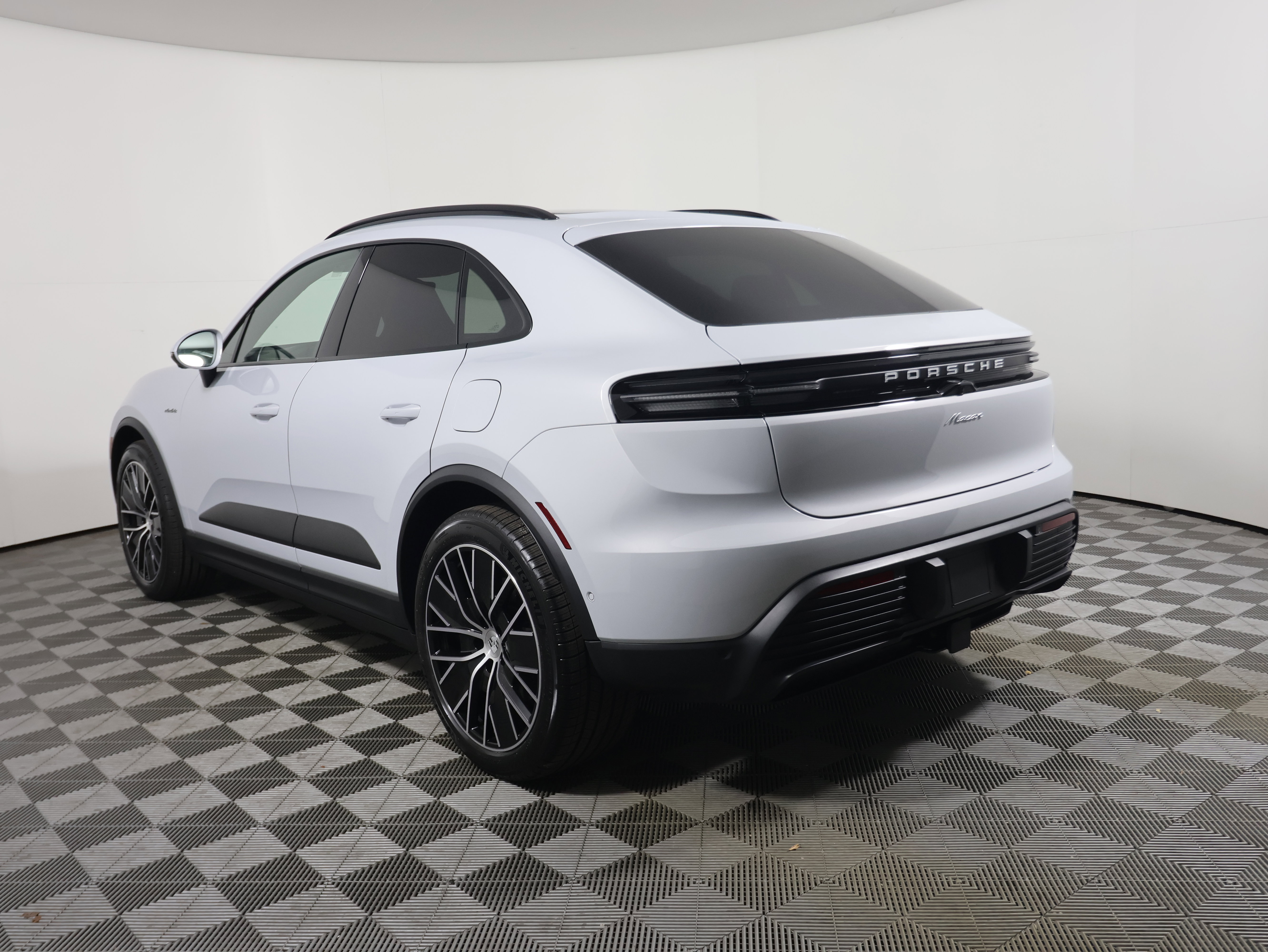 New 2025 Porsche Macan Electric image 3
