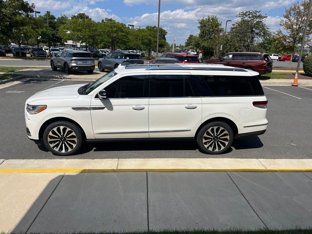 Certified 2023 Lincoln Navigator L Reserve AWD/4WD image 6
