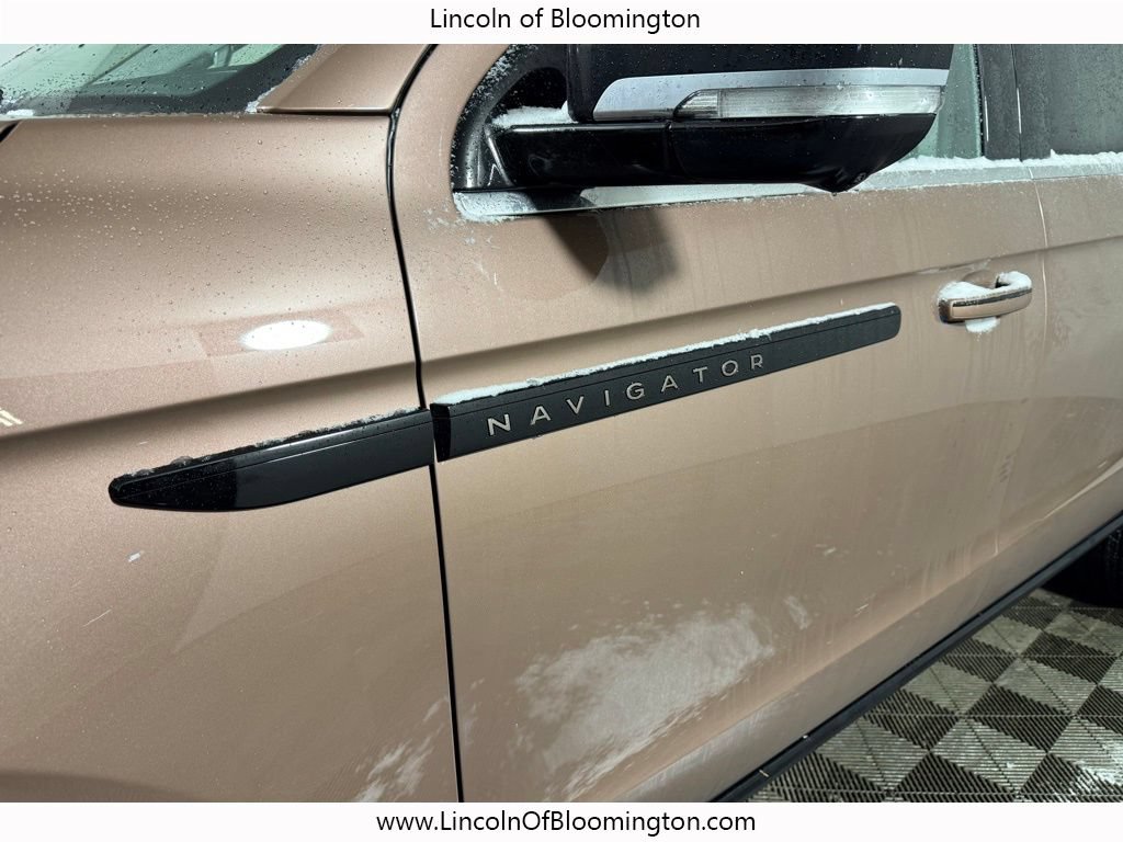 New 2025 Lincoln Navigator L Black Label AWD/4WD image 10