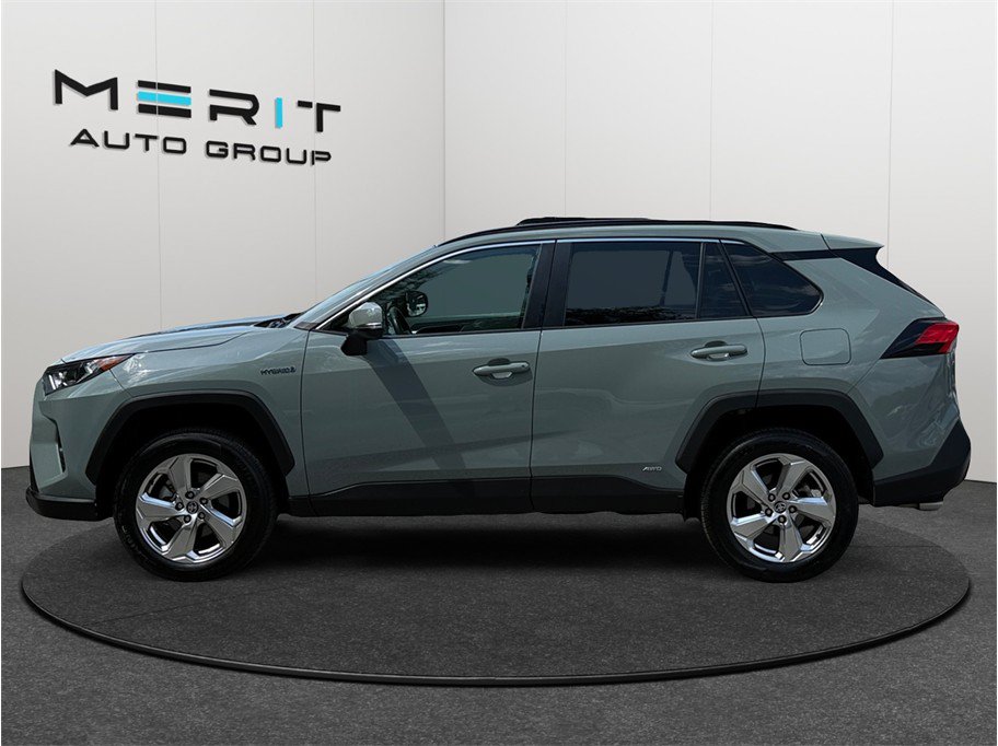 Used 2021 Toyota RAV4 XLE Premium AWD/4WD image 5