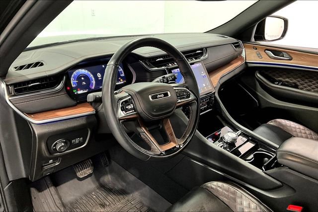 Used 2023 Jeep Grand Cherokee Summit w/ Luxury Tech Group V AWD/4WD image 17