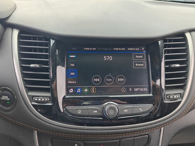 Used 2022 Chevrolet Trax LT w/ LT Convenience Package image 16