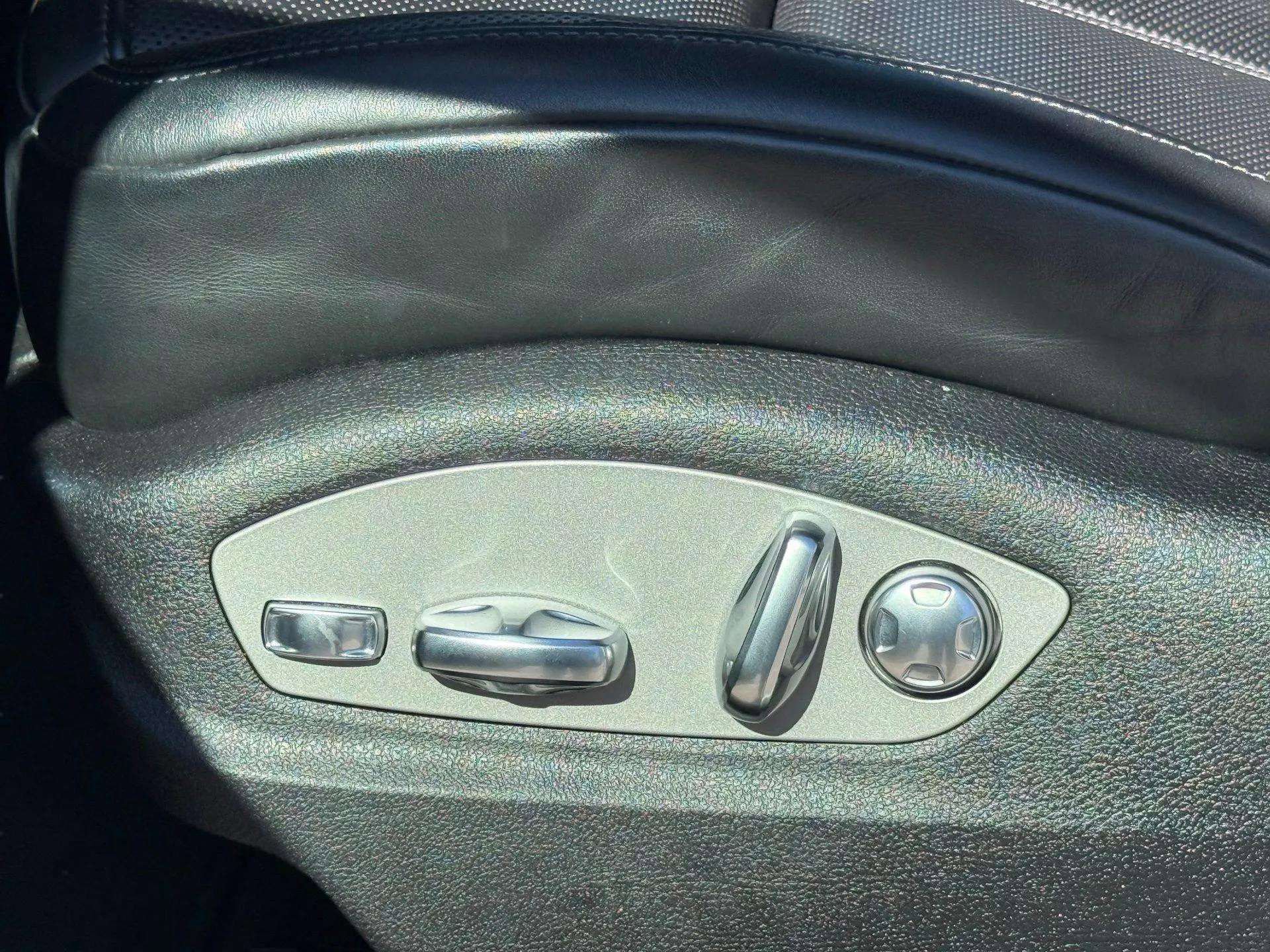 Used 2024 Porsche Macan image 32