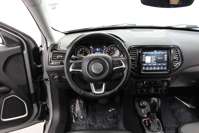 Used 2017 Jeep Compass Limited w/ Navigation Group AWD/4WD image 24