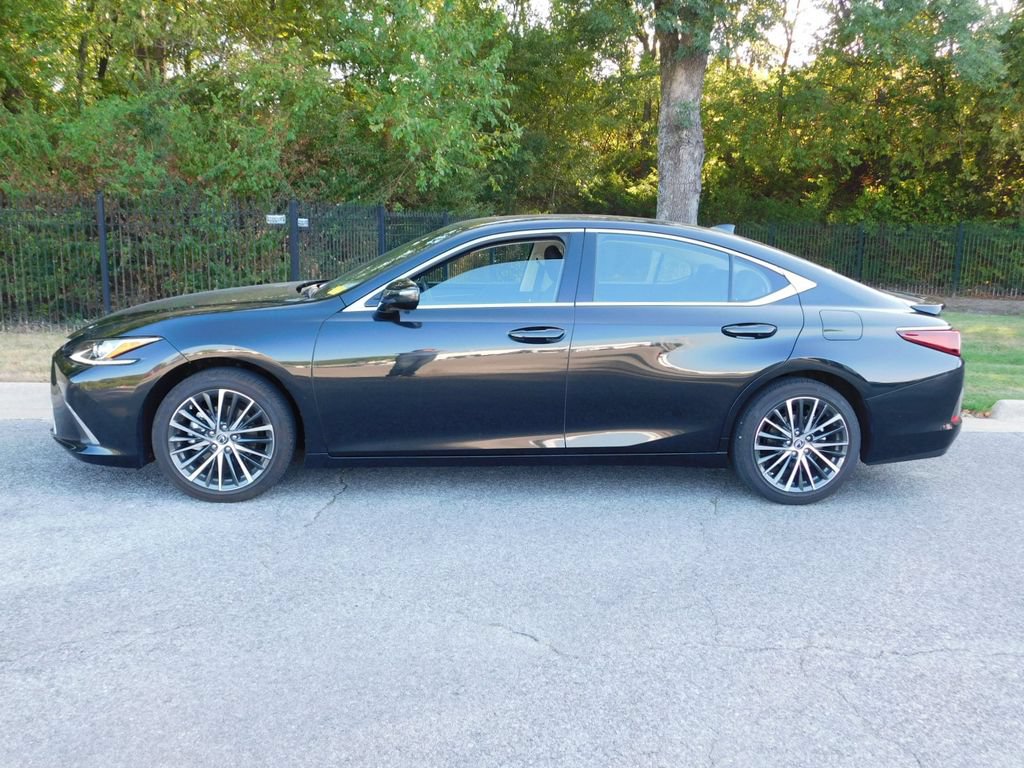 Used 2024 Lexus ES 350 w/ Premium Package FWD image 2