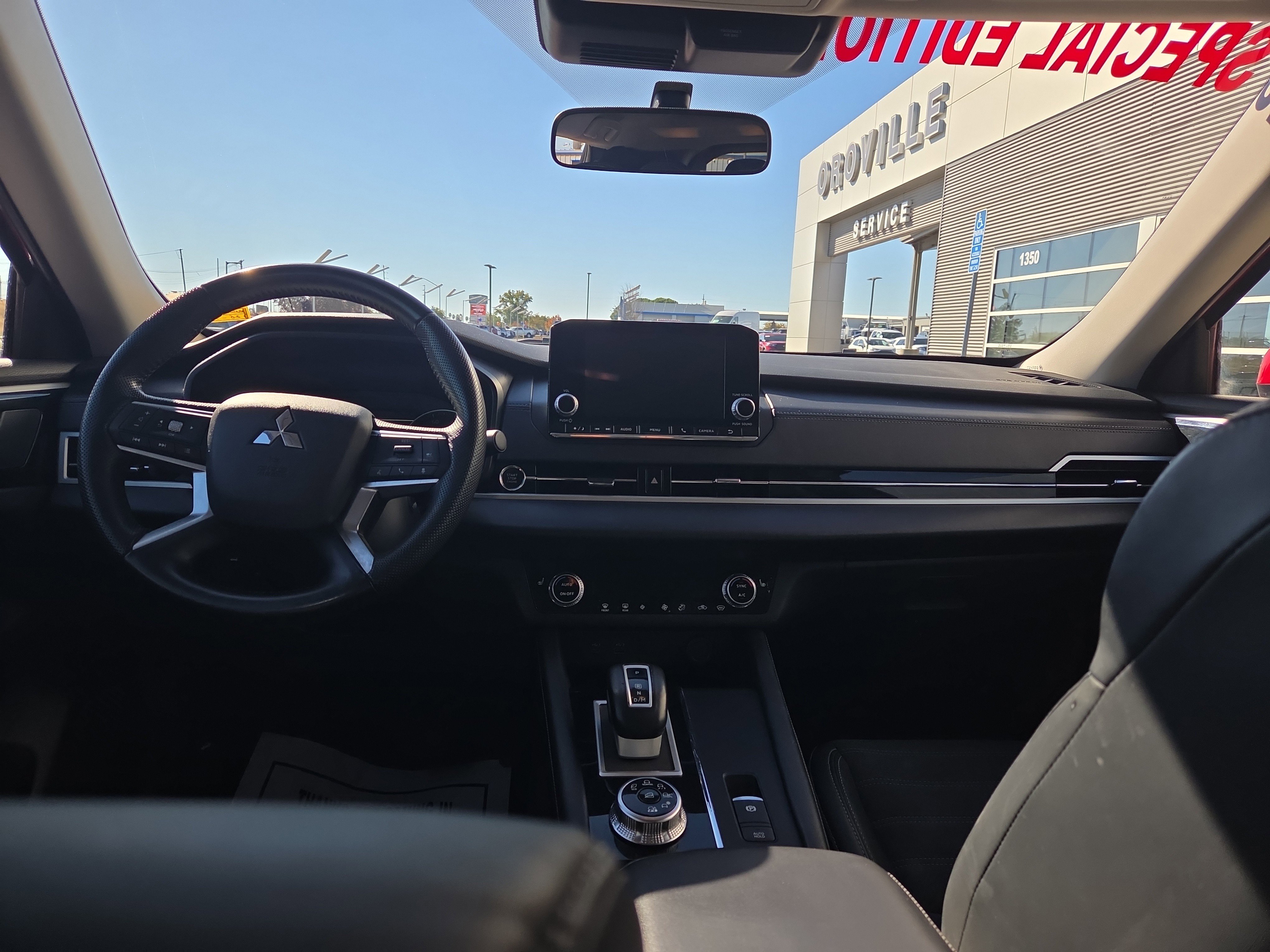 Used 2023 Mitsubishi Outlander SE image 15