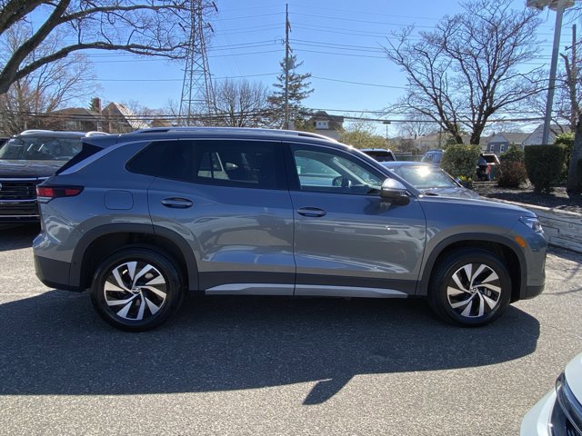 Used 2025 Volkswagen Tiguan S AWD/4WD image 4
