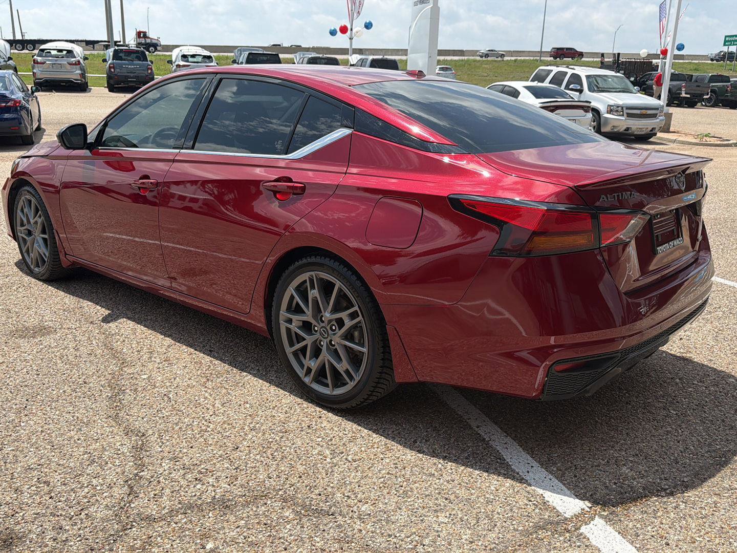 Used 2024 Nissan Altima 2.0 SR FWD image 7
