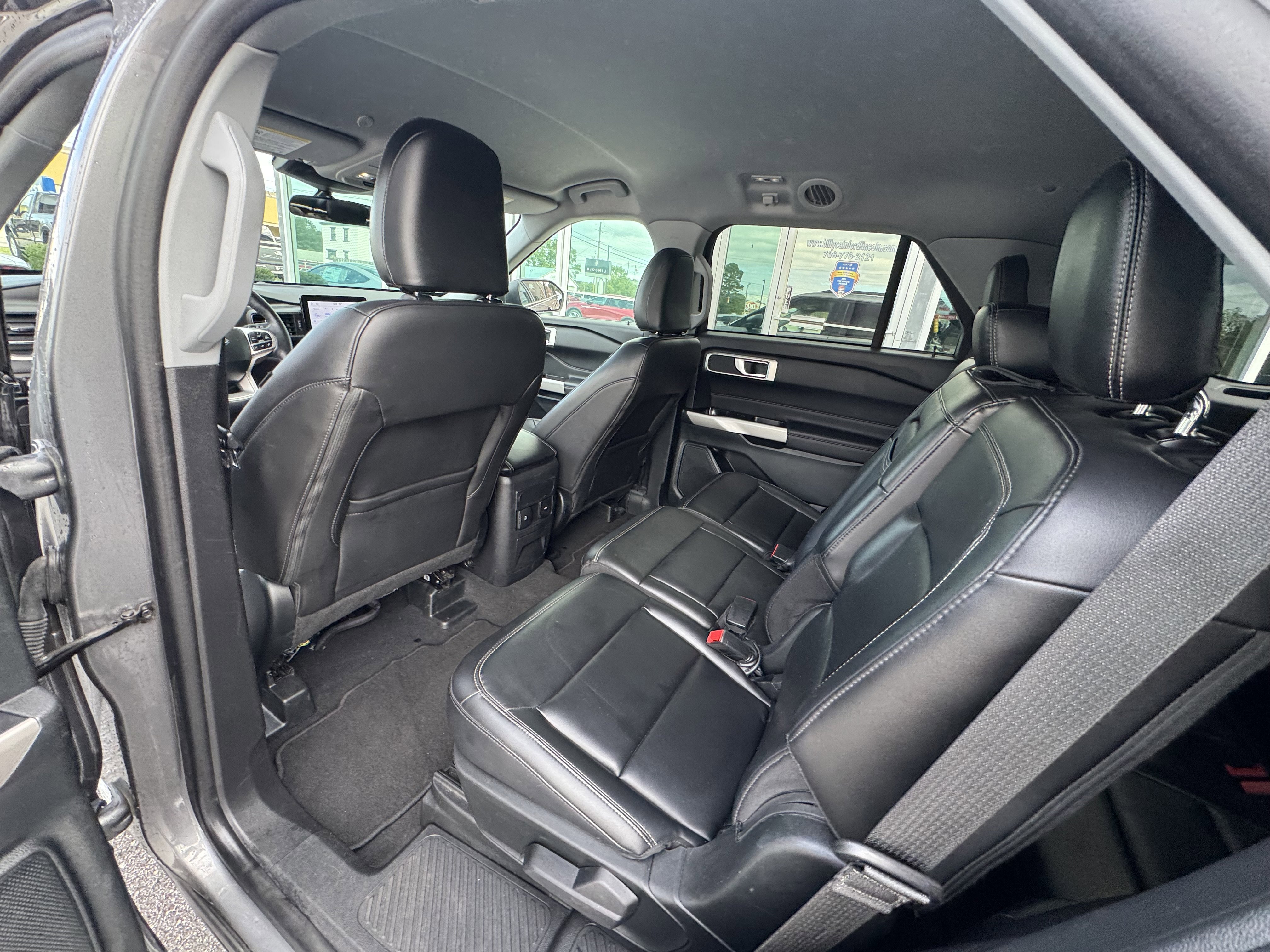 Used 2024 Ford Explorer XLT w/ Equipment Group 202A image 9