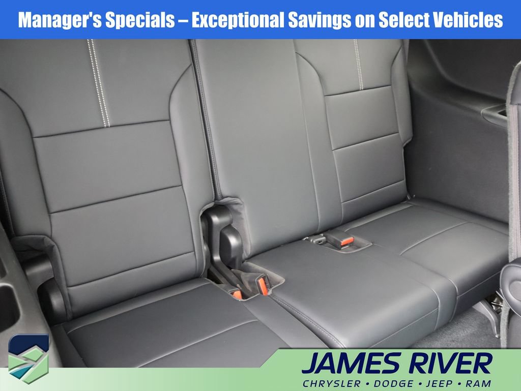 Used 2026 GMC Acadia Elevation w/ Elevation Premium Package AWD/4WD image 13