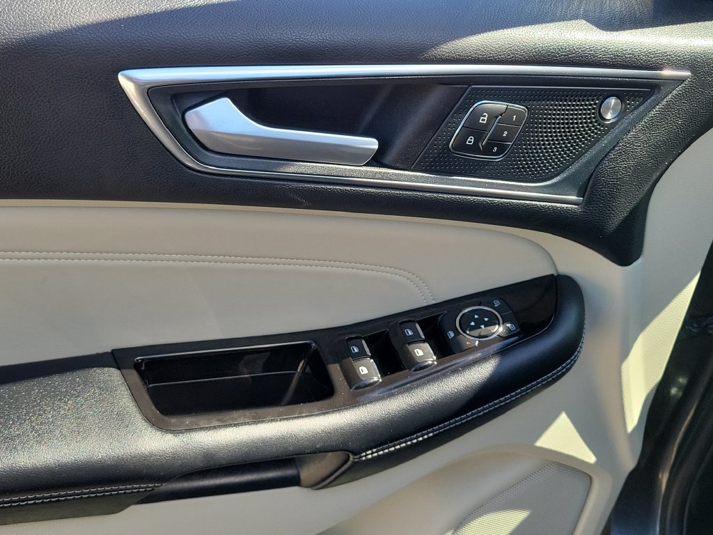 Used 2020 Ford Edge Titanium FWD image 21