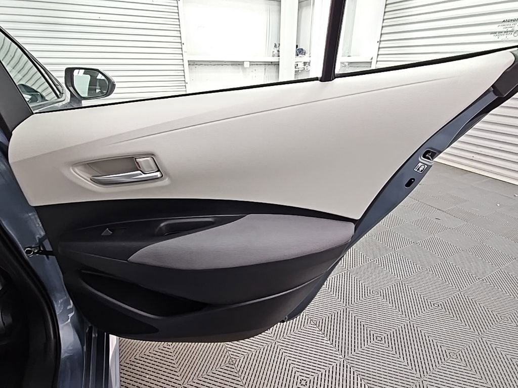 Used 2020 Toyota Corolla LE image 31
