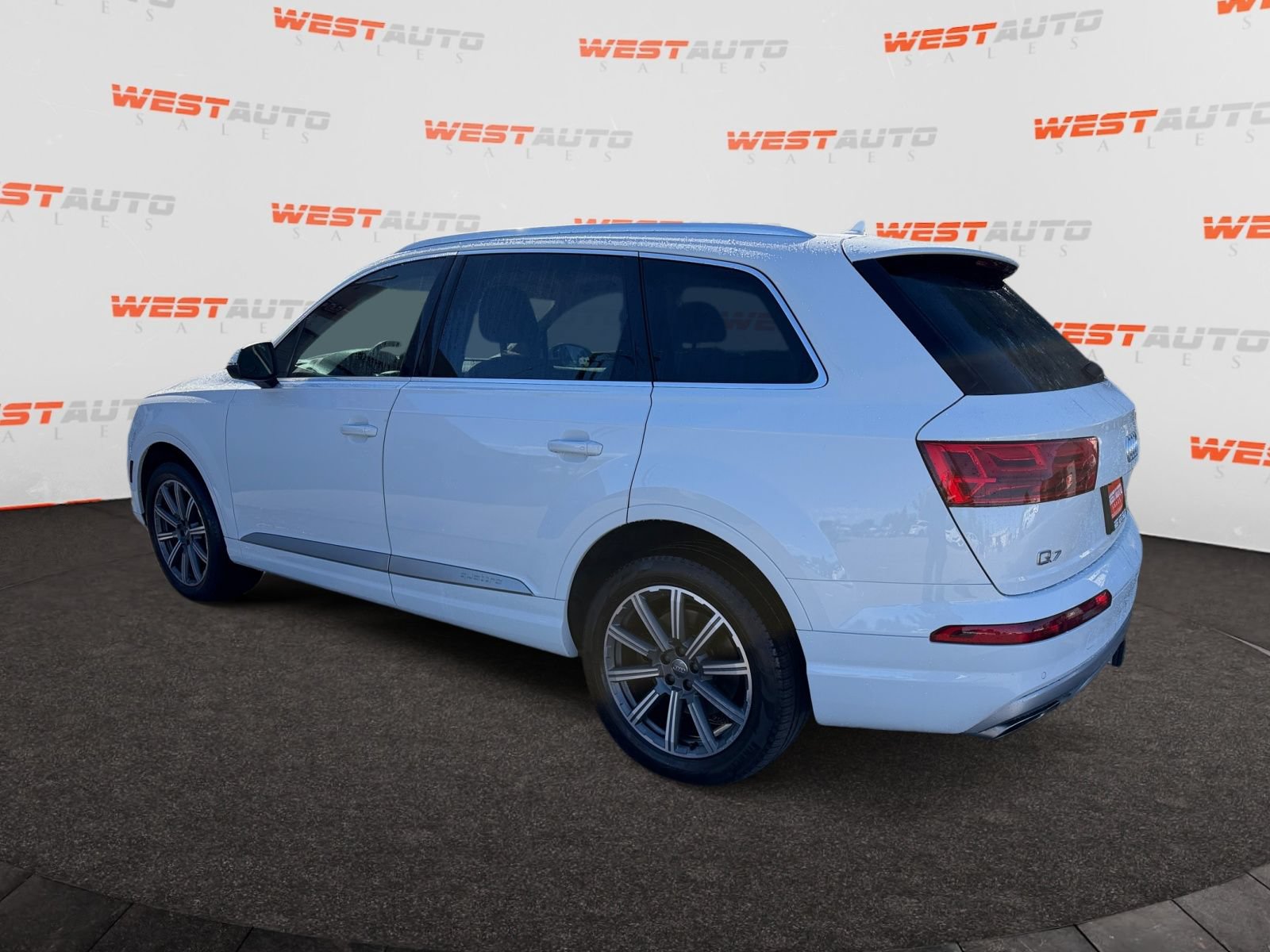 Used 2019 Audi Q7 2.0T Premium Plus w/ Premium Plus Package AWD/4WD image 3