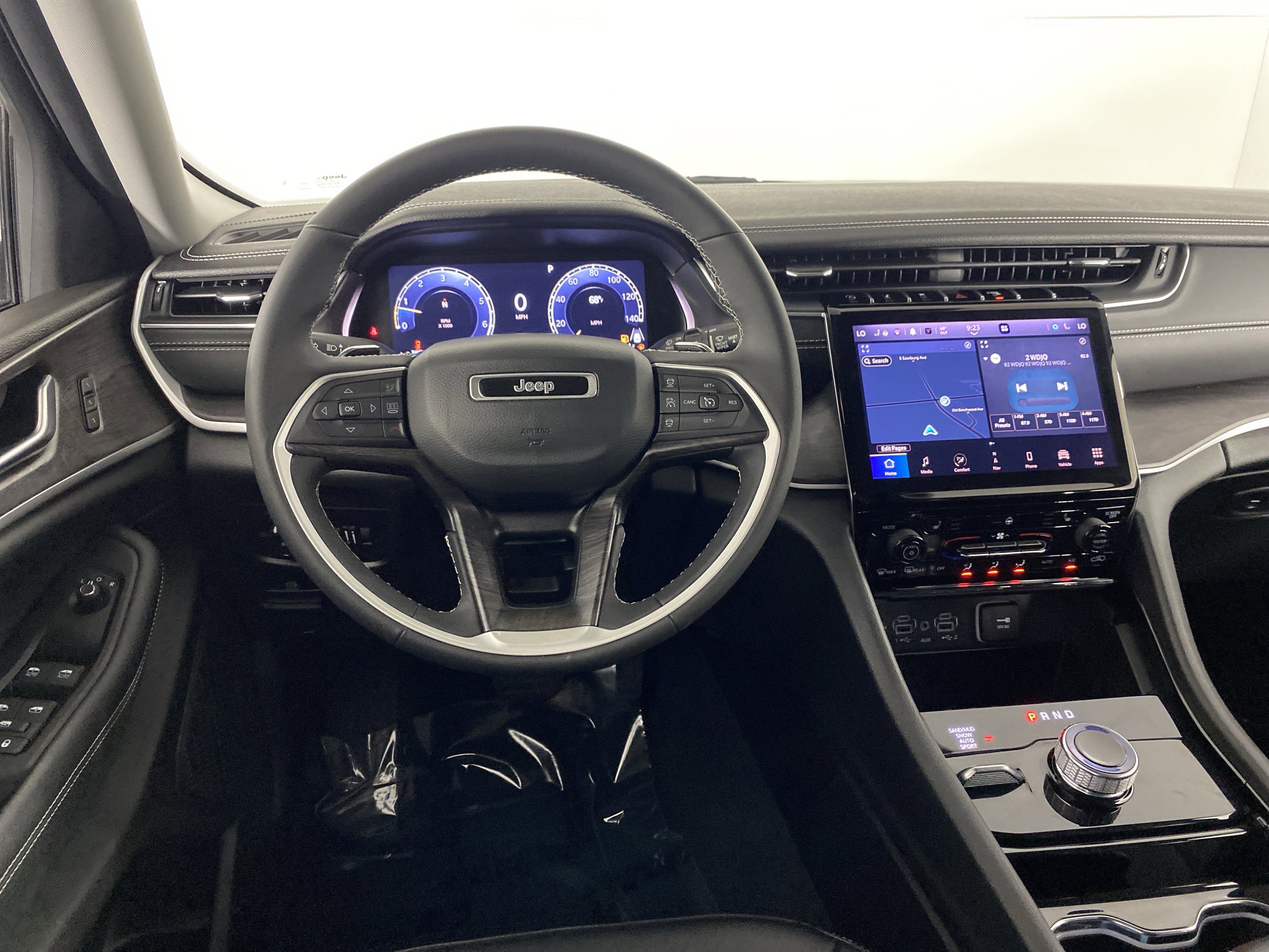 Used 2023 Jeep Grand Cherokee Limited AWD/4WD image 35