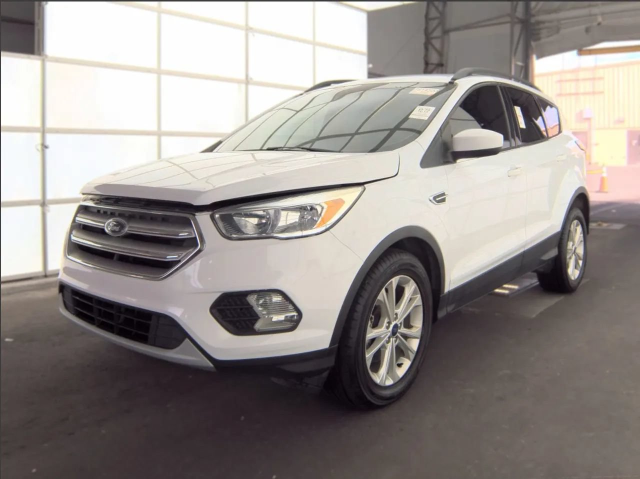 Used 2018 Ford Escape SE w/ SE Sync 3 Package FWD image 1