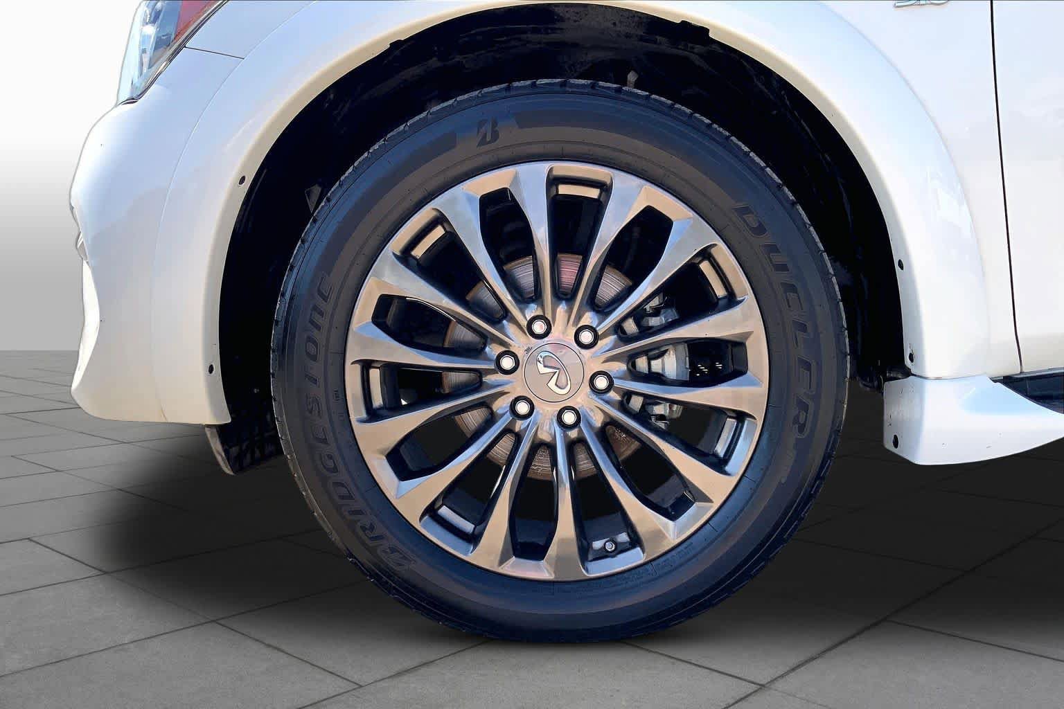 Used 2017 INFINITI QX80 Limited AWD/4WD image 11