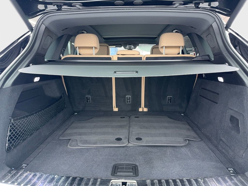 Used 2023 Porsche Cayenne Platinum Edition image 18