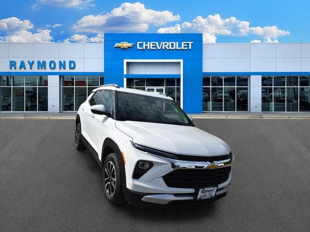 Used 2025 Chevrolet TrailBlazer LT w/ LT Cold Weather Package FWD image 9