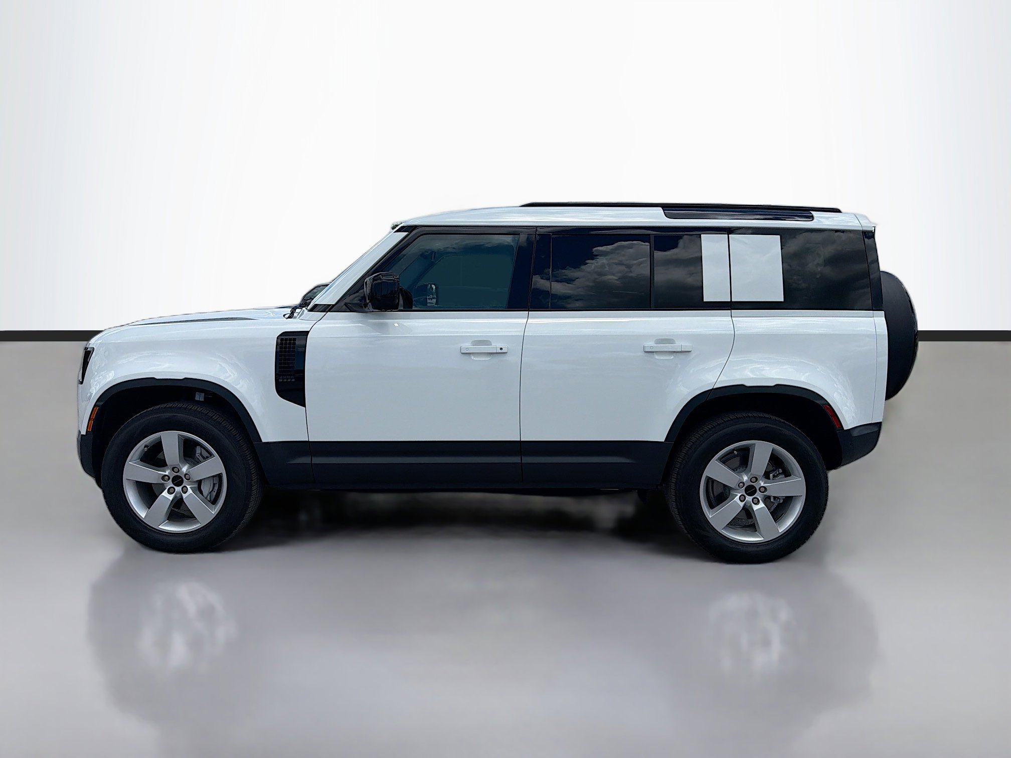 Used 2026 Land Rover Defender 110 S AWD/4WD image 2