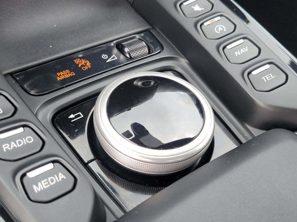 Used 2023 Aston Martin V8 Vantage Coupe RWD image 31