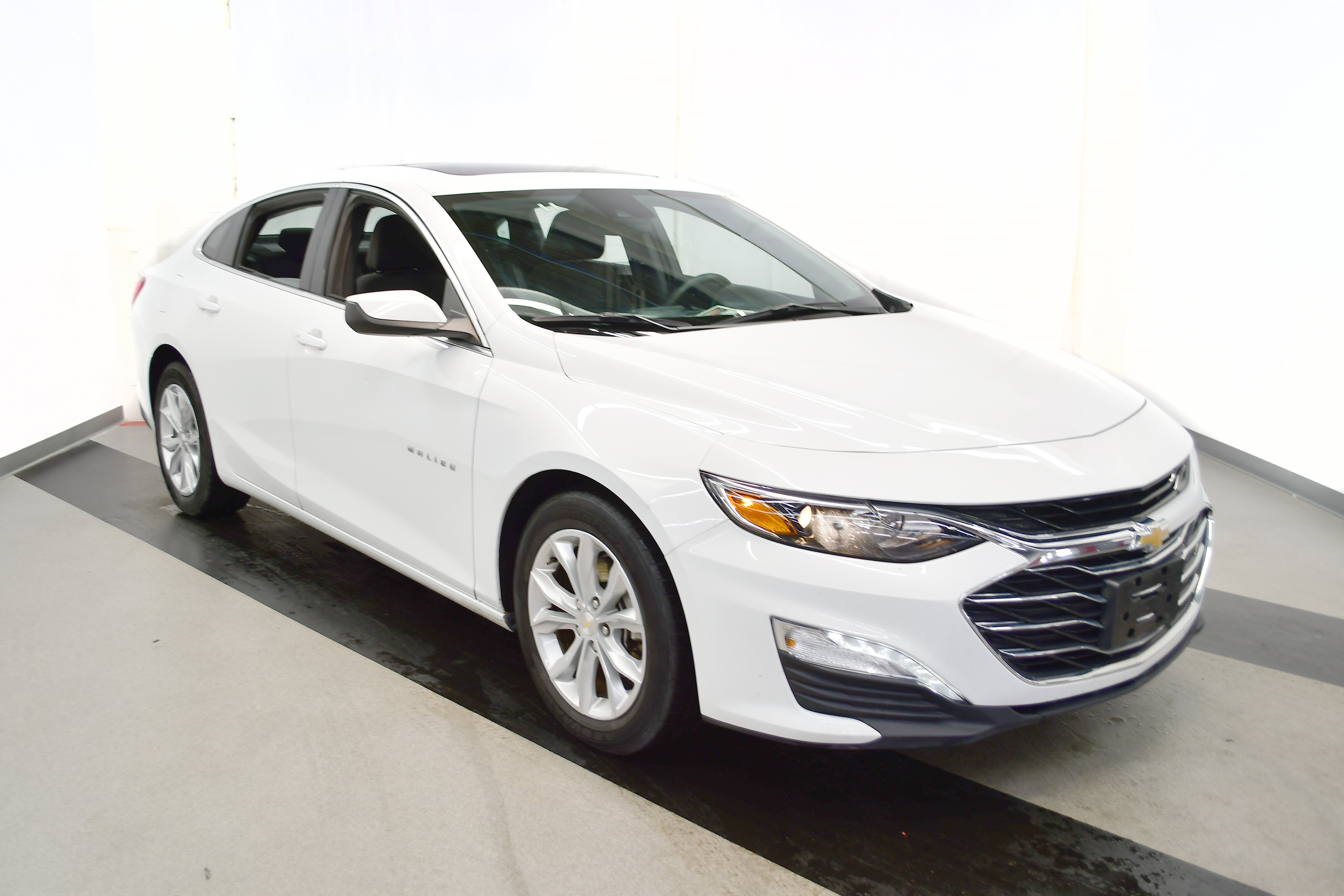 Used 2024 Chevrolet Malibu LT image 3