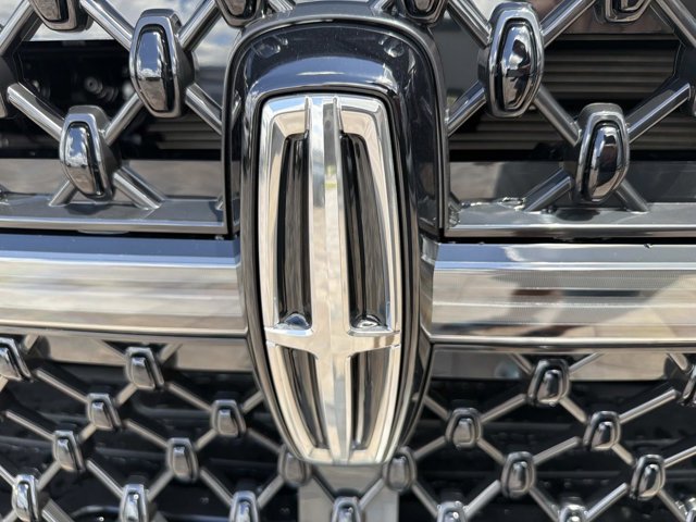 New 2026 Lincoln Navigator L Reserve w/ Jet Appearance Package AWD/4WD image 7