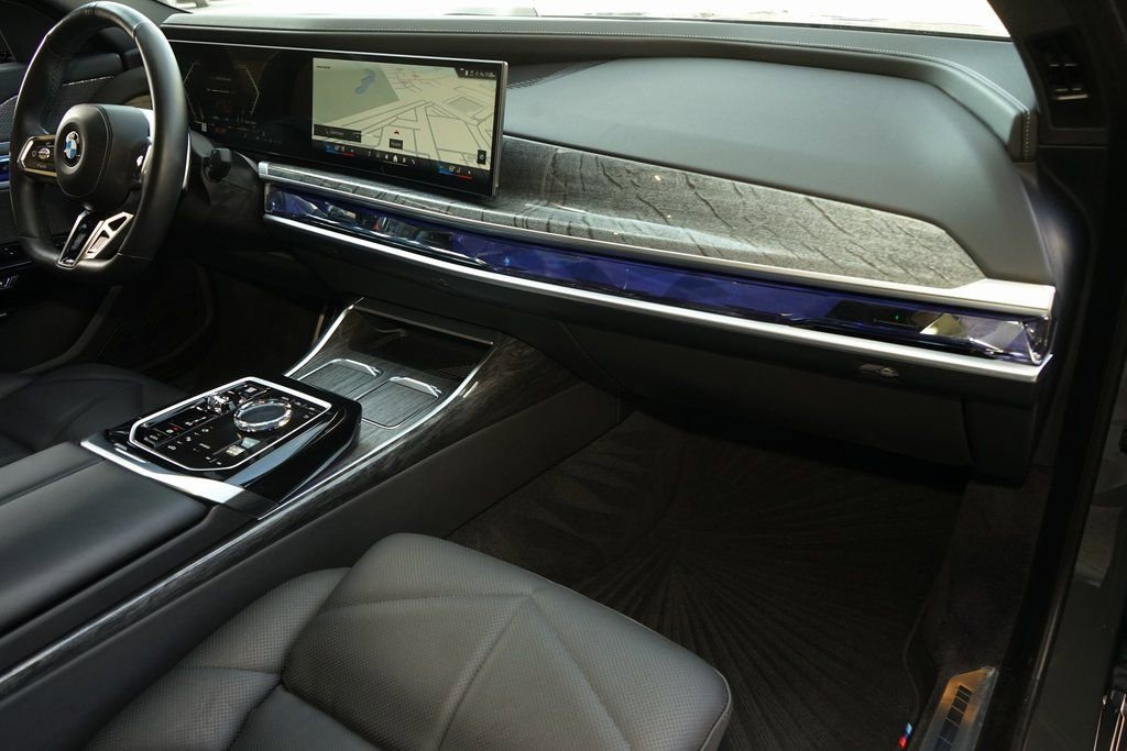 Used 2024 BMW 740i w/ Premium Package image 11