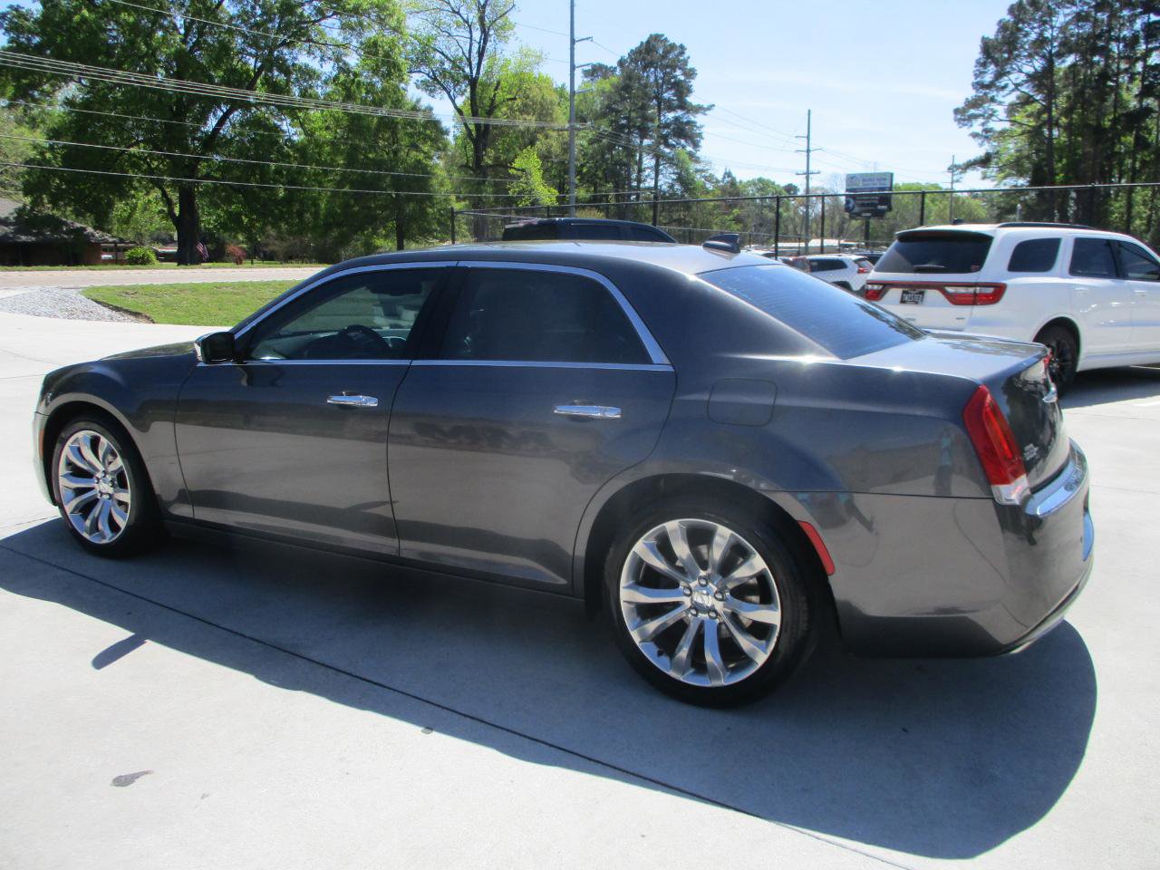Used 2018 Chrysler 300 Limited w/ Safetytec Plus Group image 8