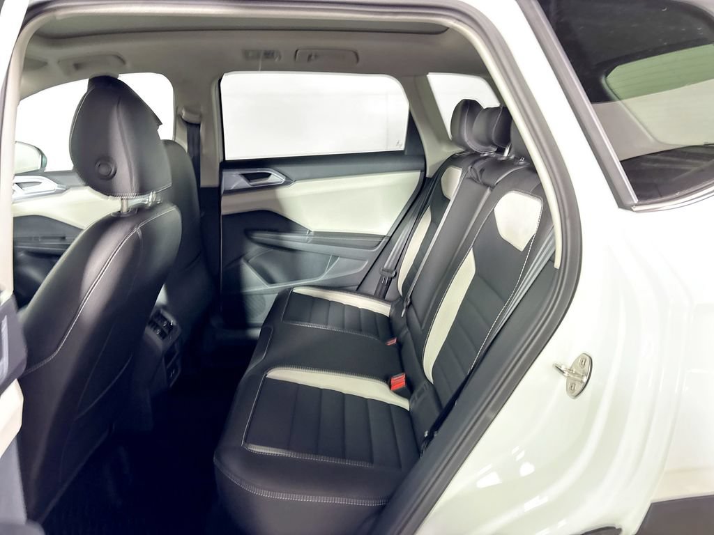 New 2026 Volkswagen Taos SEL AWD/4WD image 21