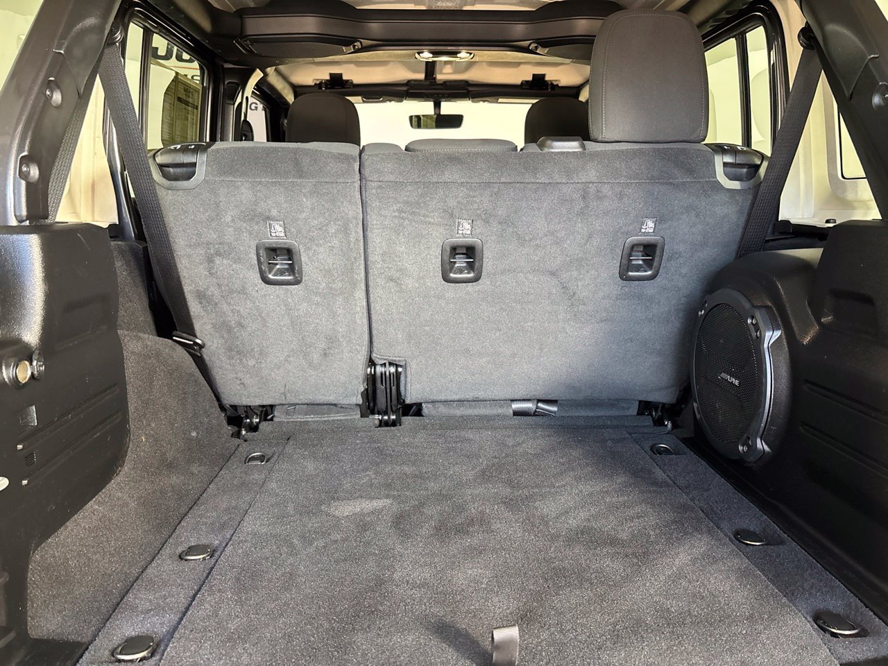 Used 2022 Jeep Wrangler Unlimited Sahara AWD/4WD image 22