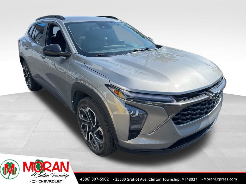 Certified 2025 Chevrolet Trax RS w/ Driver Confidence Package FWD image 2