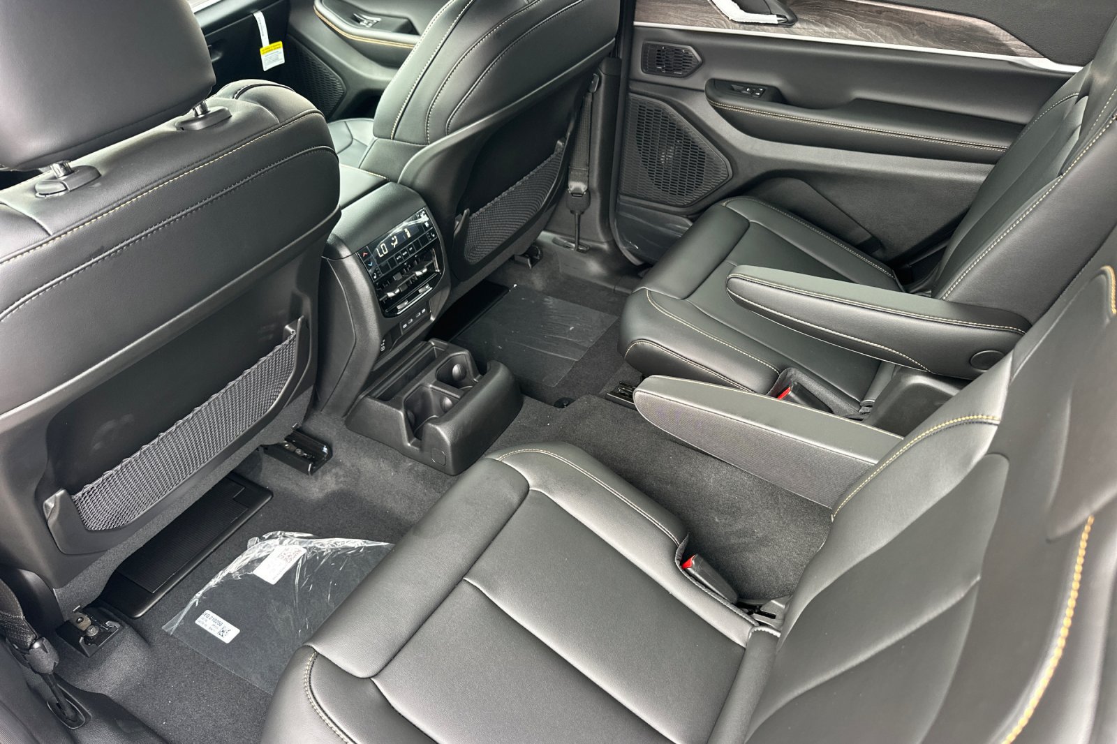 New 2026 Jeep Grand Cherokee L Limited AWD/4WD image 11