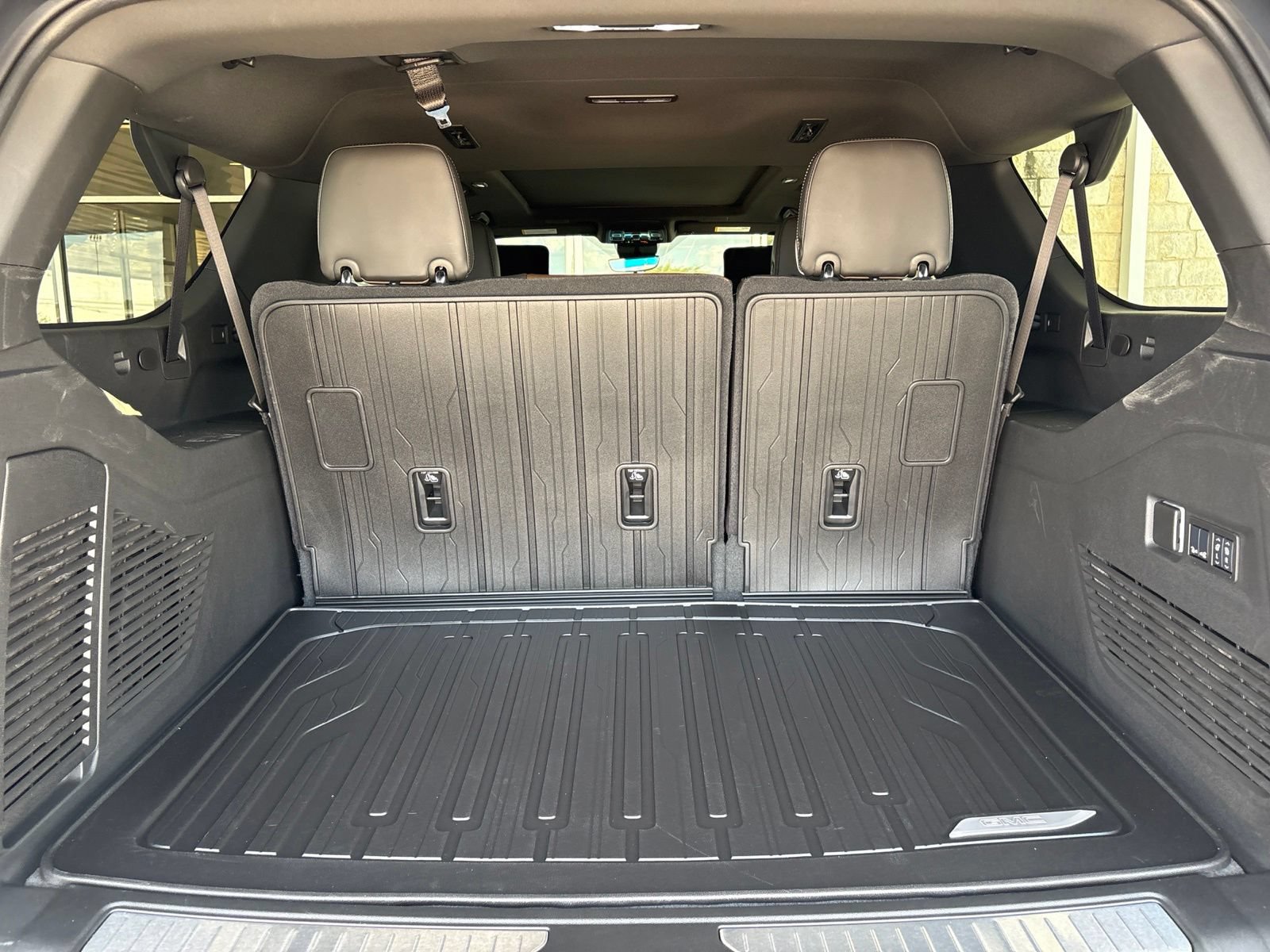 New 2026 GMC Yukon XL Denali Ultimate w/ LPO, Floor Liner Package AWD/4WD image 21