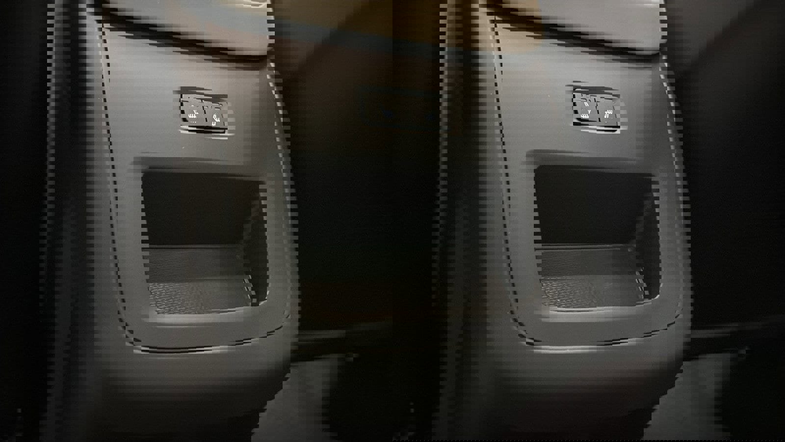 Used 2026 Volvo XC60 T8 Plus w/ Protection Package Premier image 28