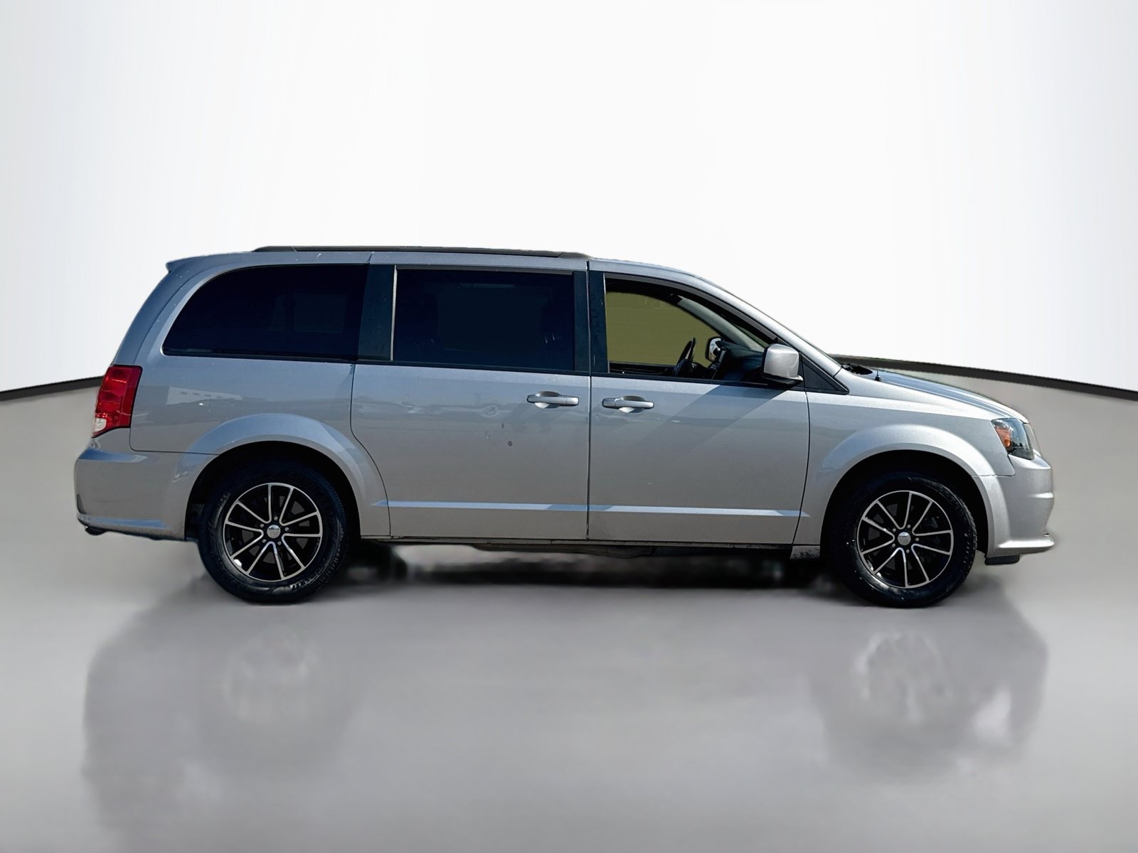 Used 2018 Dodge Grand Caravan SE FWD image 8
