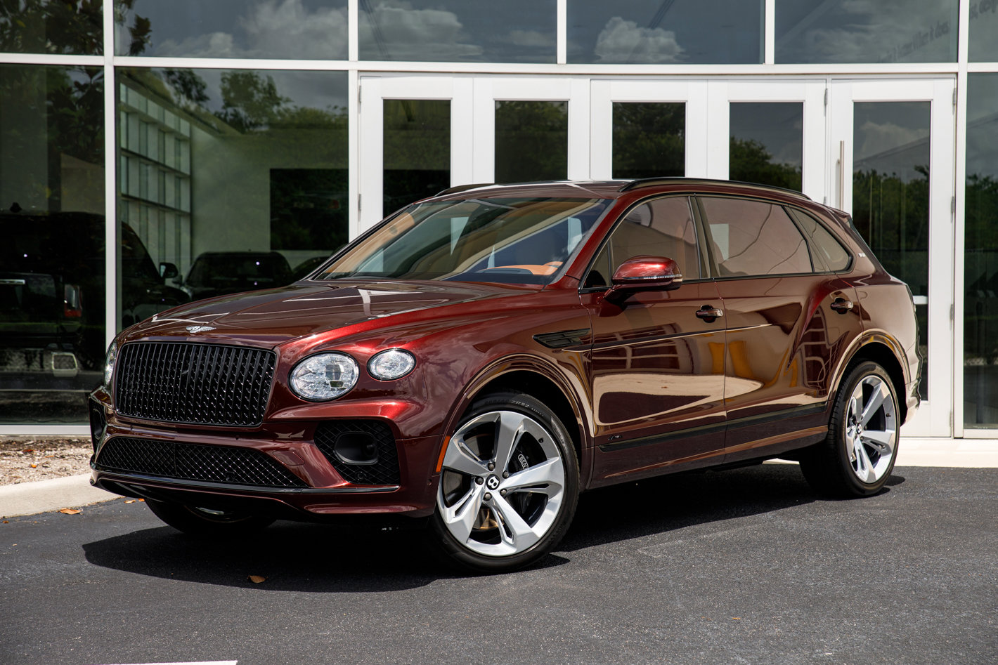 Used 2023 Bentley Bentayga Extended Wheelbase AWD/4WD image 1