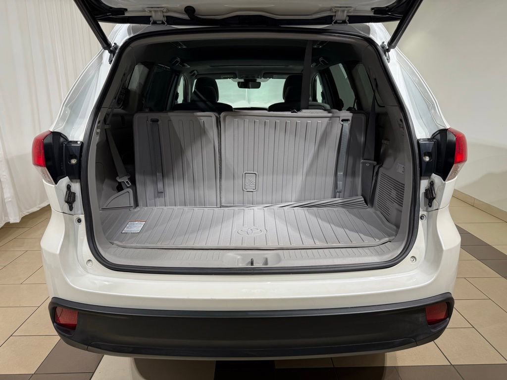 Used 2019 Toyota Highlander XLE image 11