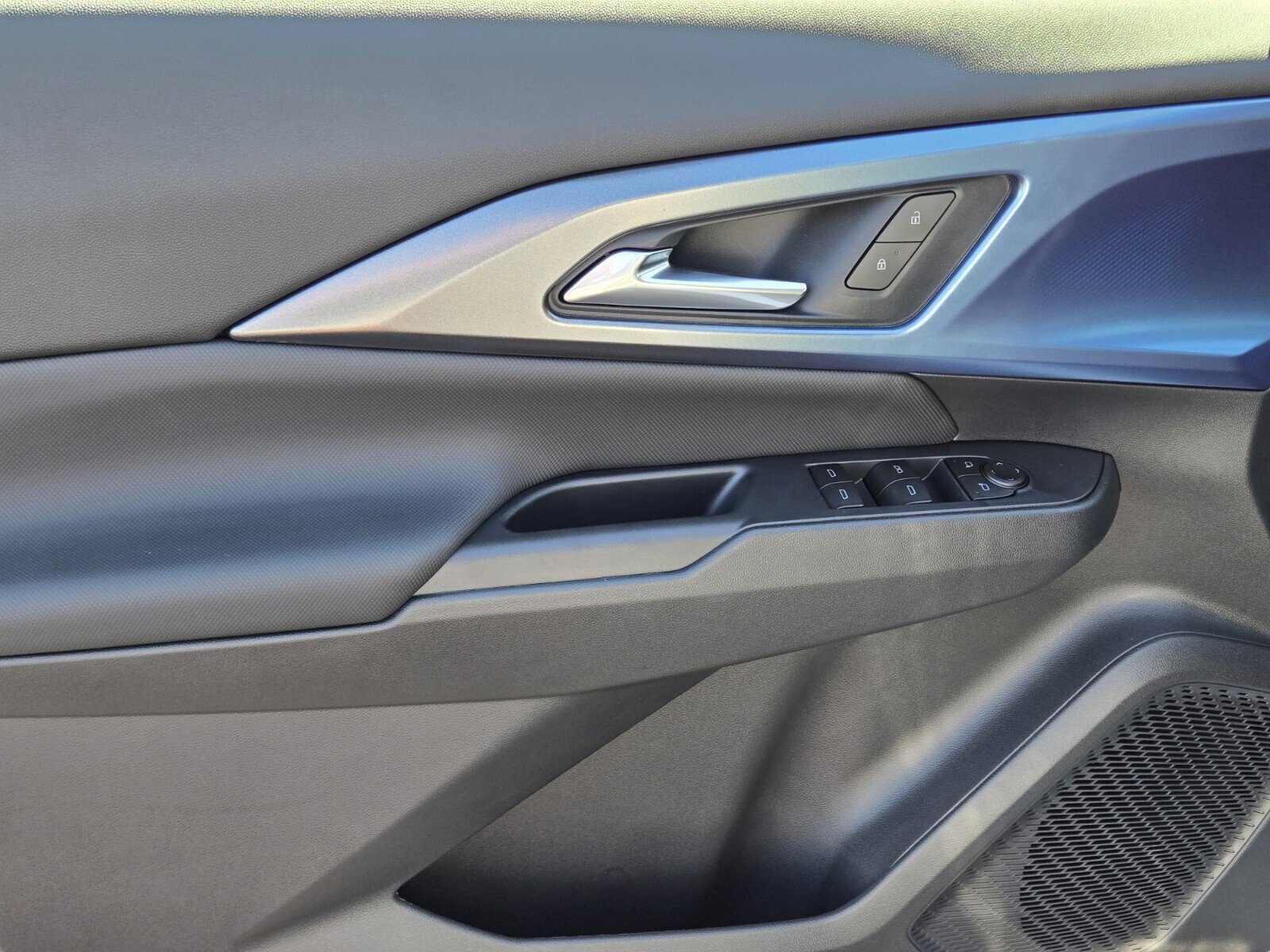 New 2026 Chevrolet Equinox EV LT image 13