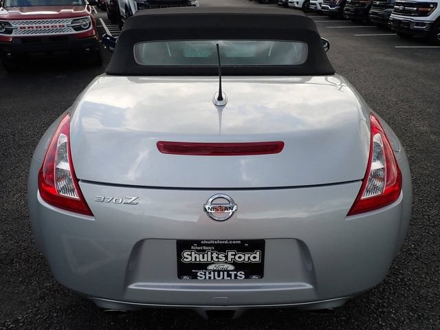 Used 2010 Nissan 370Z Roadster RWD image 6