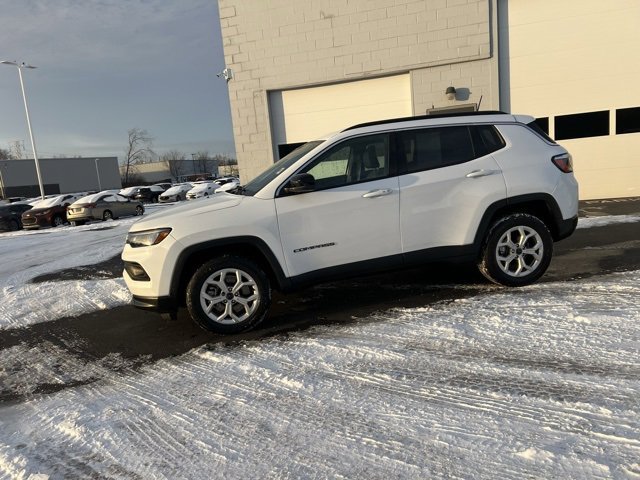 Used 2025 Jeep Compass Latitude image 16