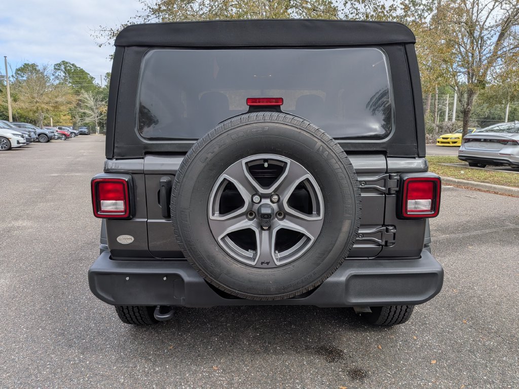 Used 2022 Jeep Wrangler Sport AWD/4WD image 5