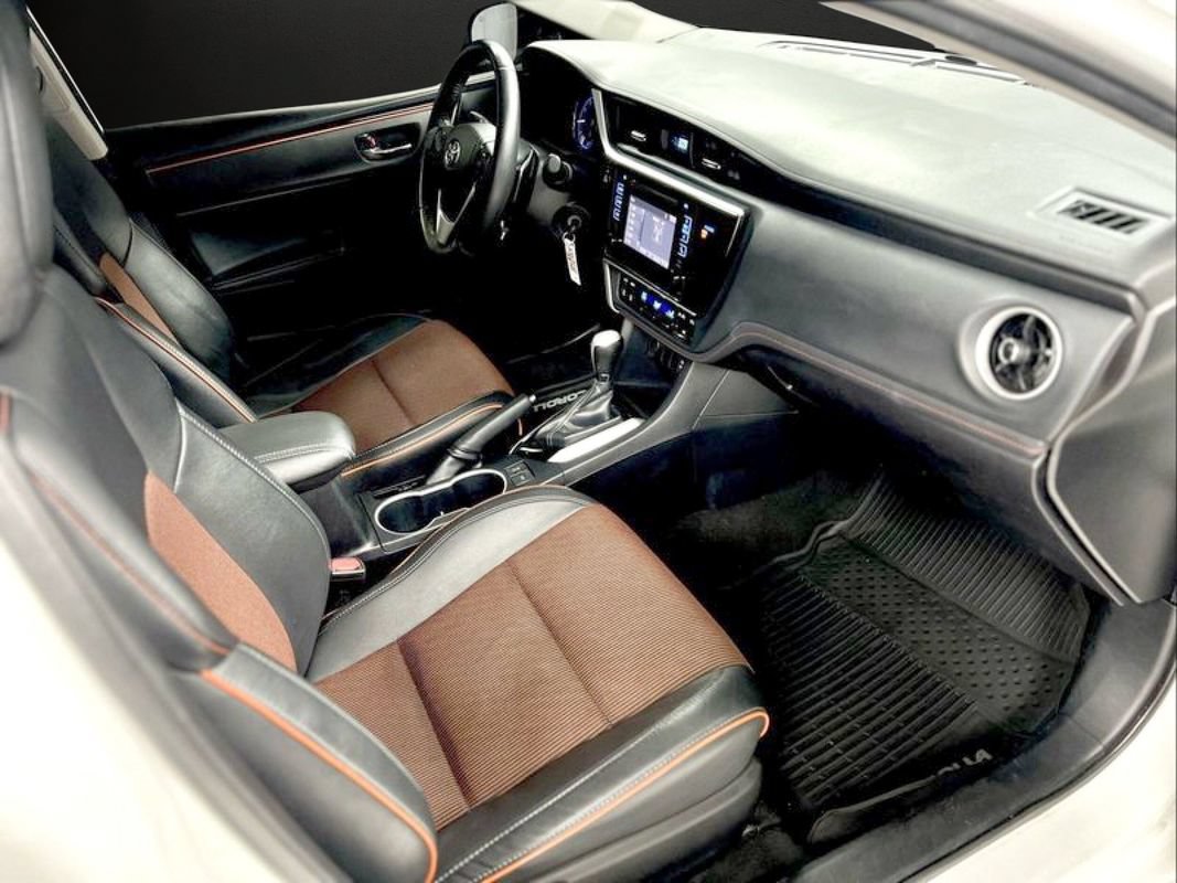 Used 2018 Toyota Corolla SE FWD image 39