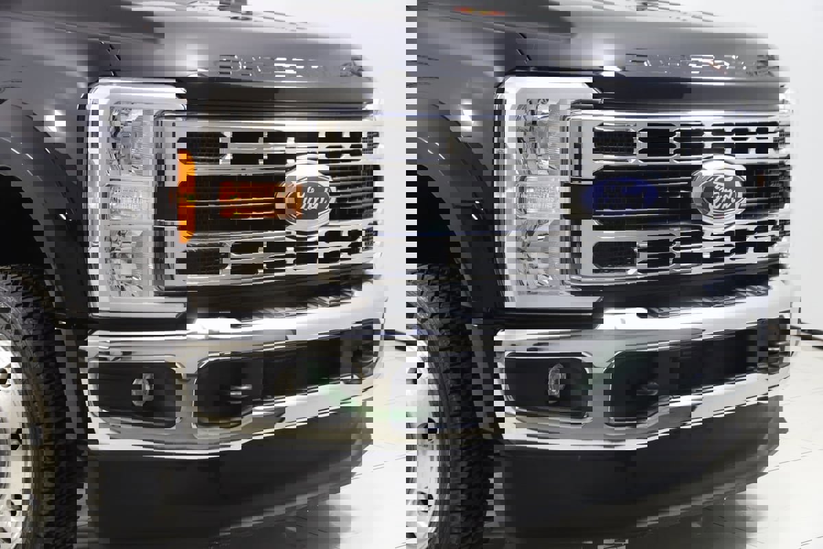 Used 2023 Ford F450 XLT w/ FX4 Off-Road Package image 35