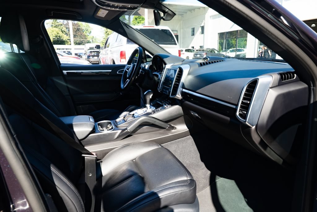 Used 2017 Porsche Cayenne AWD/4WD image 27
