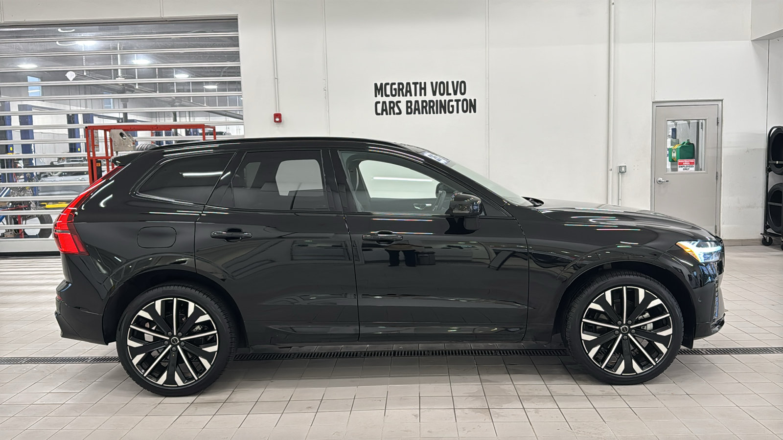 Used 2026 Volvo XC60 B5 Ultra AWD/4WD image 4